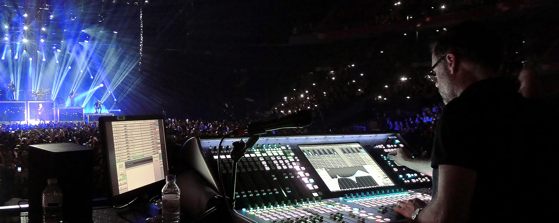 Simon Thomas on tour with the LEWITT MTP 350 CM condenser microphone