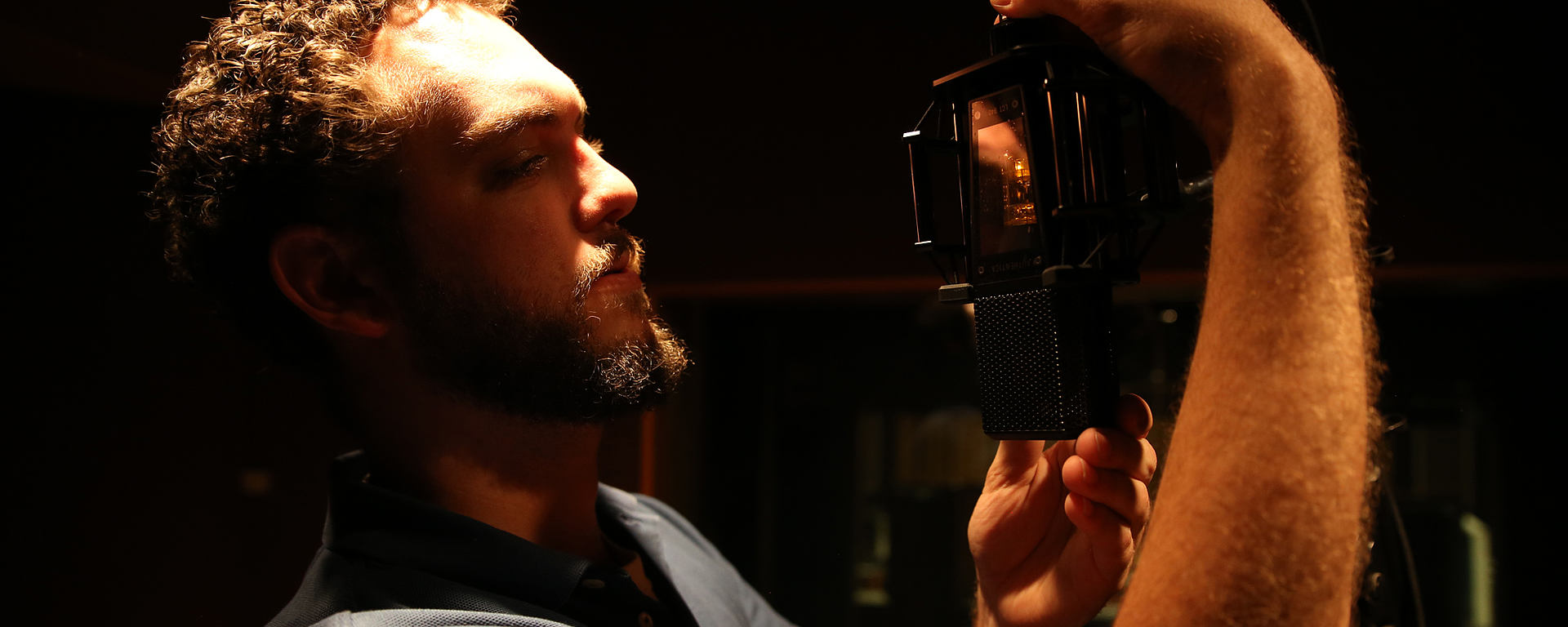 Charles Wakeman with his LCT 940 reference studio FET Tube microphone