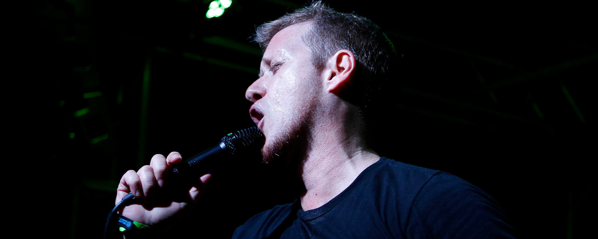 Erik Knight uses the MTP 550 DM mic live on stage