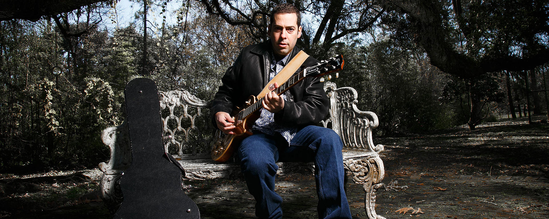 Albert Castiglia uses the MTP 550 DM reference vocal stage mic