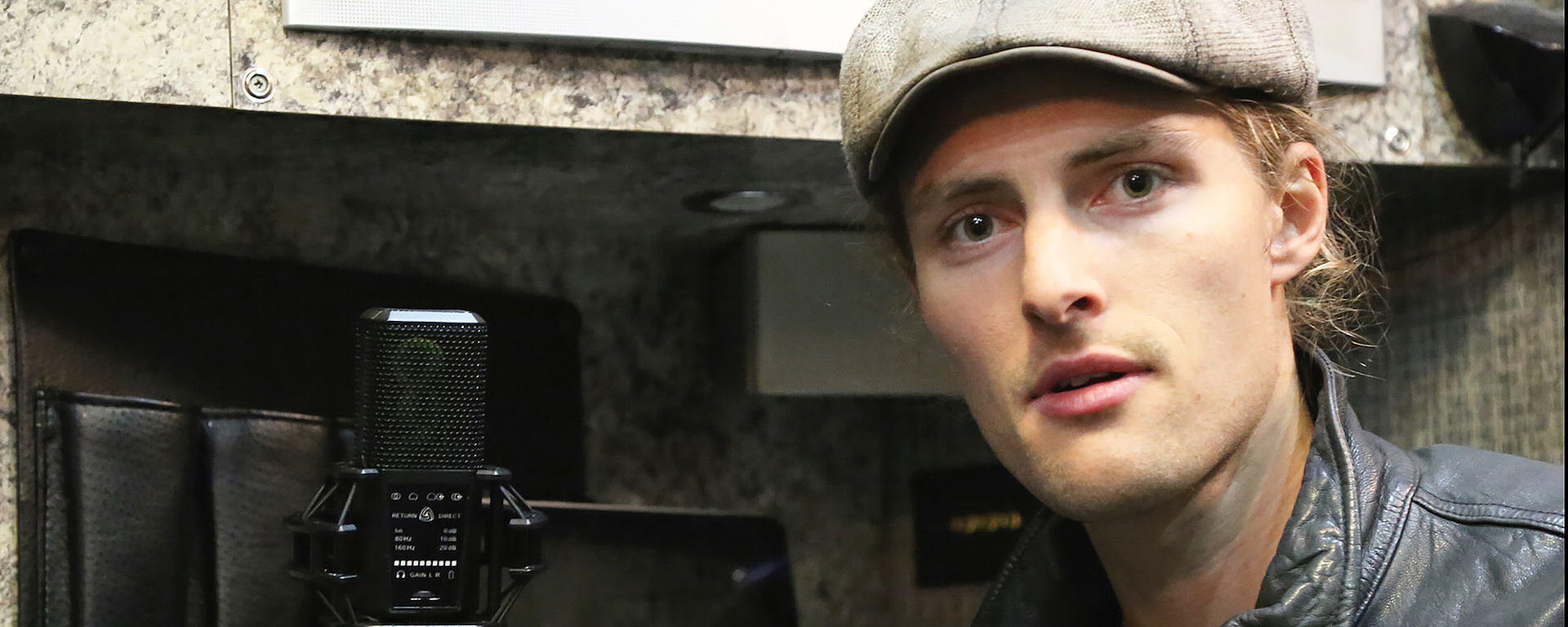 Kit French uses the DGT 650 USB mic and interface on Tour with Parachute